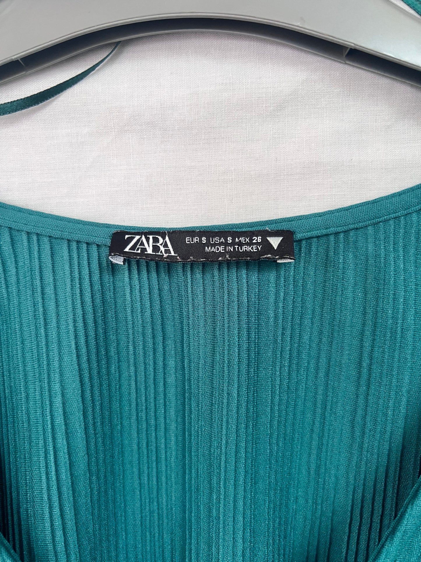 Zara Green V-Neck Pleated Dress with Elasticated sleeves